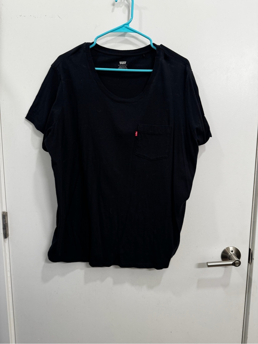 Levi's Black Short-Sleeve Pocket Tee
